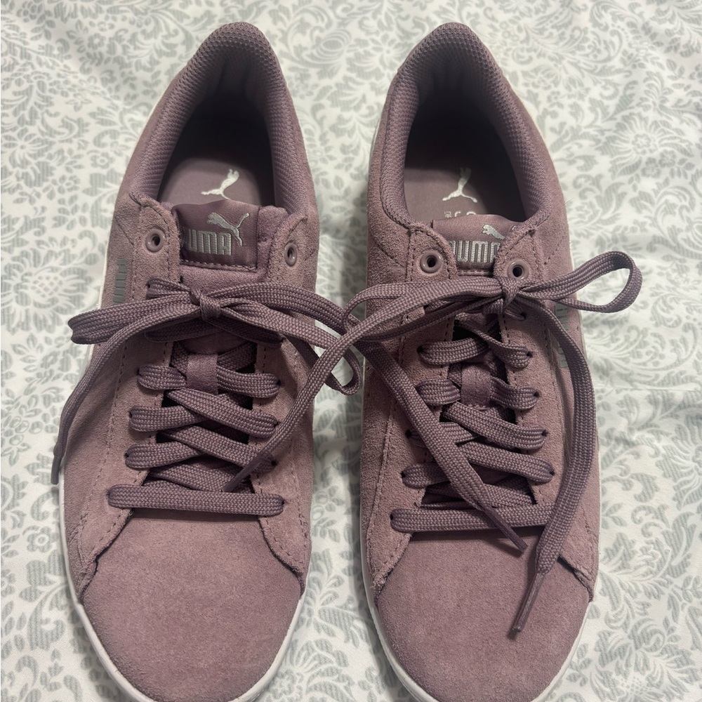 Ladies Size 8 Puma Sneakers